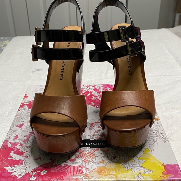 Chinese Laundry Tan and Black Platform Heels - Picture 1 of 4